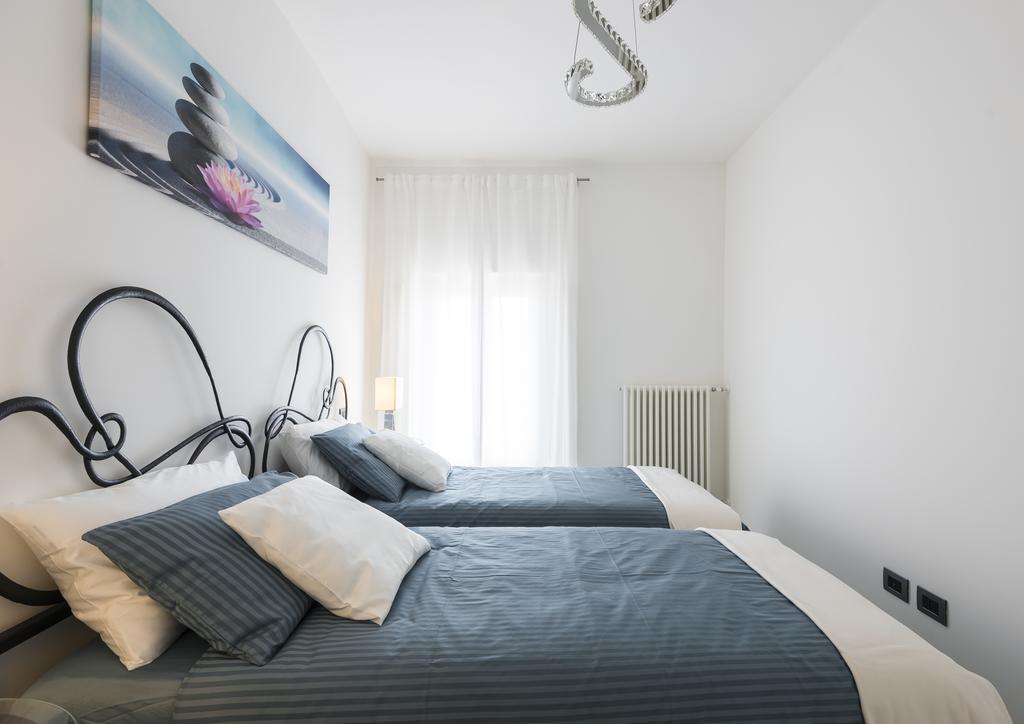 Attico Del Duomo Apartment Модена Екстериор снимка
